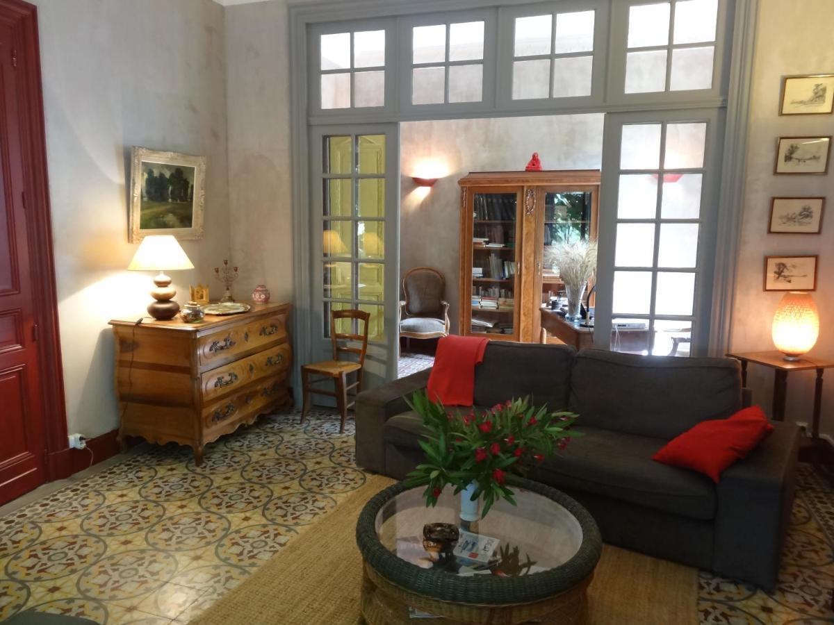 Les Remparts Bed & Breakfast Capestang Bagian luar foto