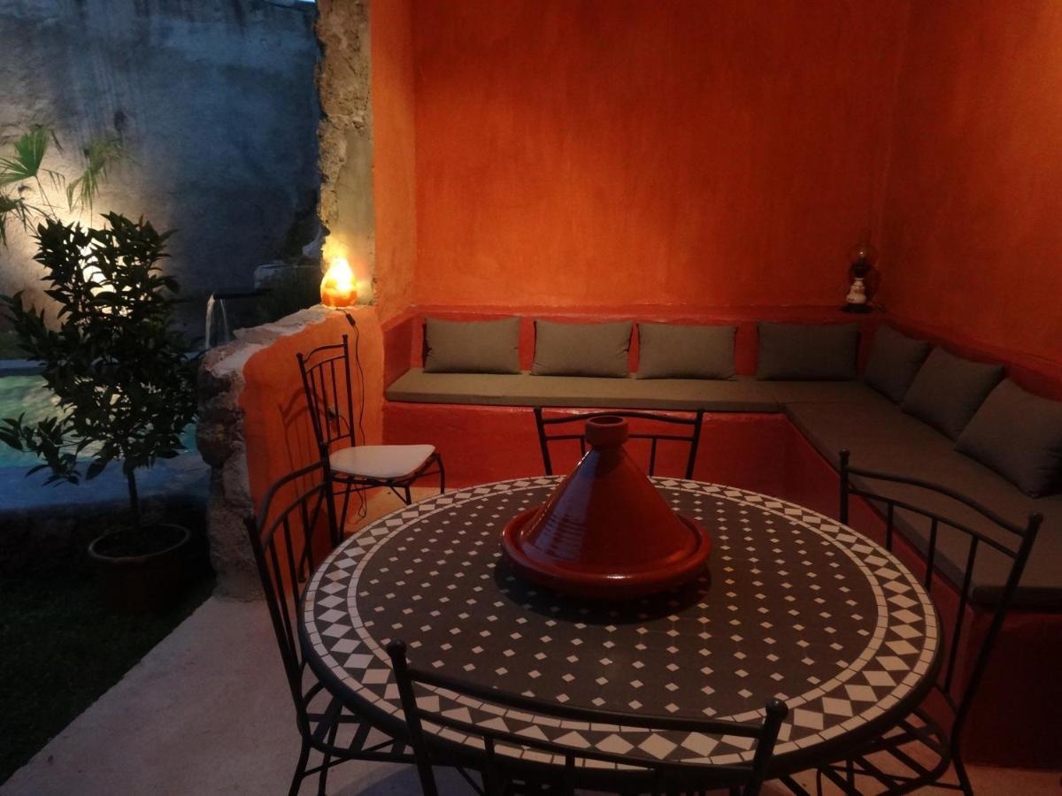 Les Remparts Bed & Breakfast Capestang Bagian luar foto