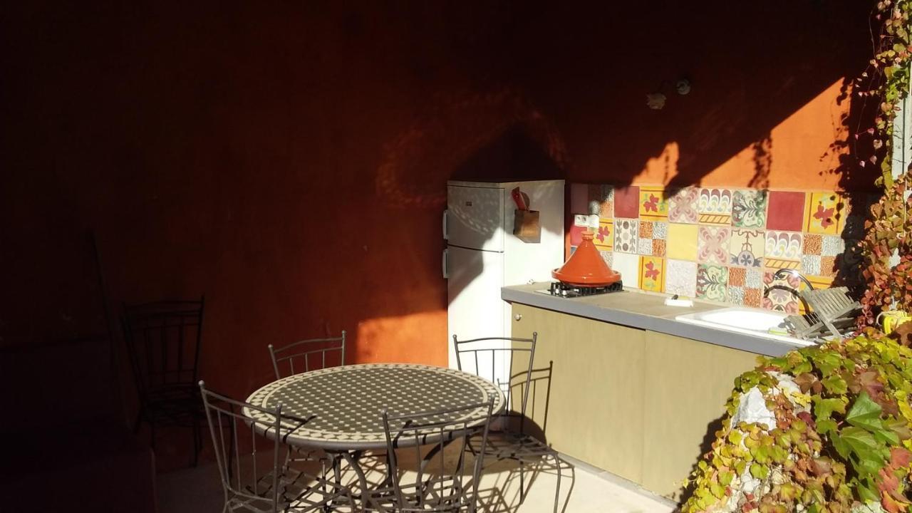 Les Remparts Bed & Breakfast Capestang Bagian luar foto