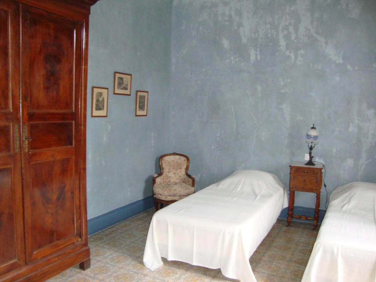 Les Remparts Bed & Breakfast Capestang Bagian luar foto